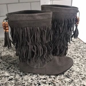 Minnetonka Style Moccasin Fringe Boots
